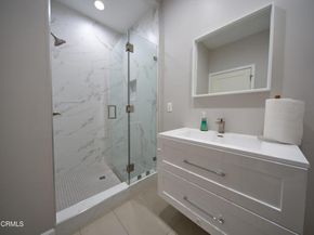 11045 Califa Street, North Hollywood (los Angeles) CA 91601