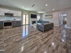11045 Califa Street, North Hollywood (los Angeles) CA 91601