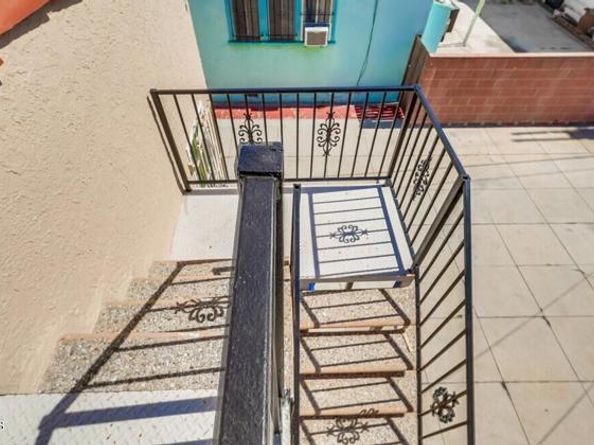 833 Ridgewood Place, Los Angeles CA 90038