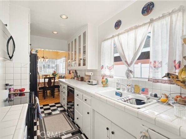 5737 Denny, North Hollywood (los Angeles) CA 91601