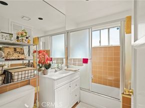 5737 Denny, North Hollywood (los Angeles) CA 91601