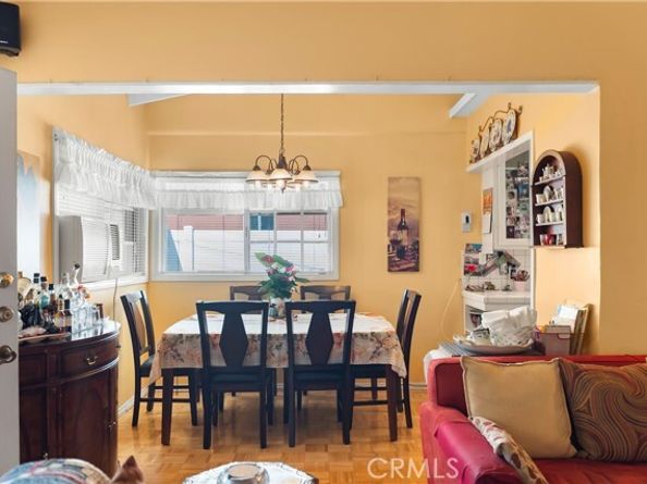 5737 Denny, North Hollywood (los Angeles) CA 91601