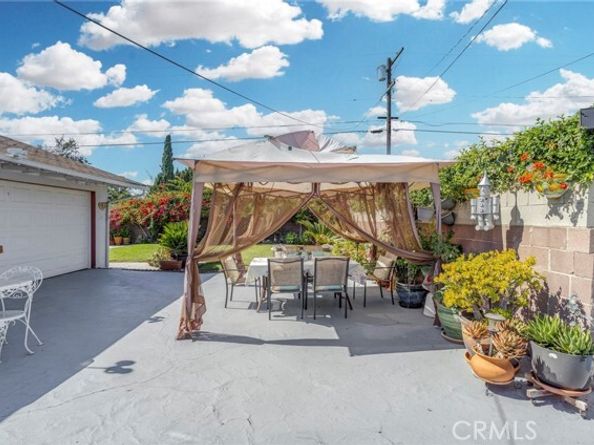 5737 Denny, North Hollywood (los Angeles) CA 91601