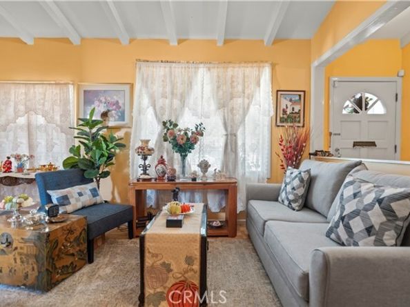 5737 Denny, North Hollywood (los Angeles) CA 91601