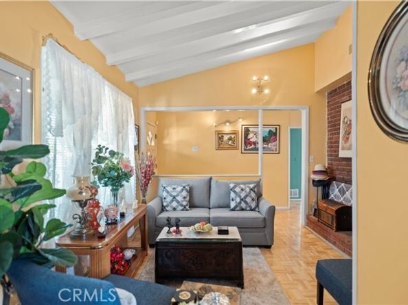 5737 Denny, North Hollywood (los Angeles) CA 91601