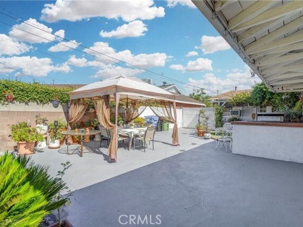 5737 Denny, North Hollywood (los Angeles) CA 91601