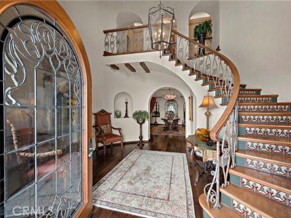 1875 La Cuesta, Tustin CA 92705