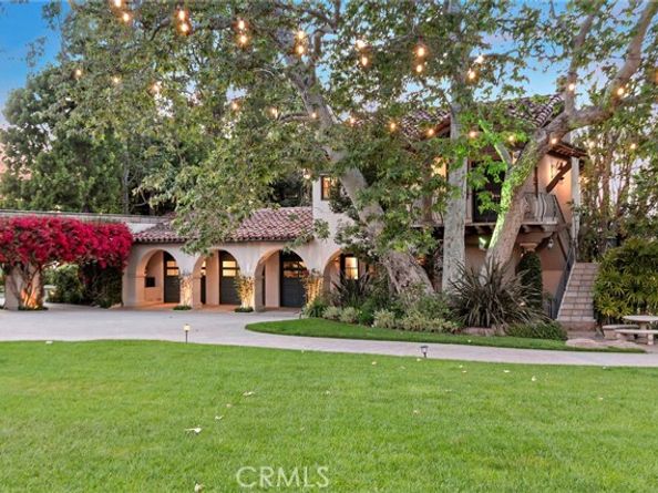 1875 La Cuesta, Tustin CA 92705