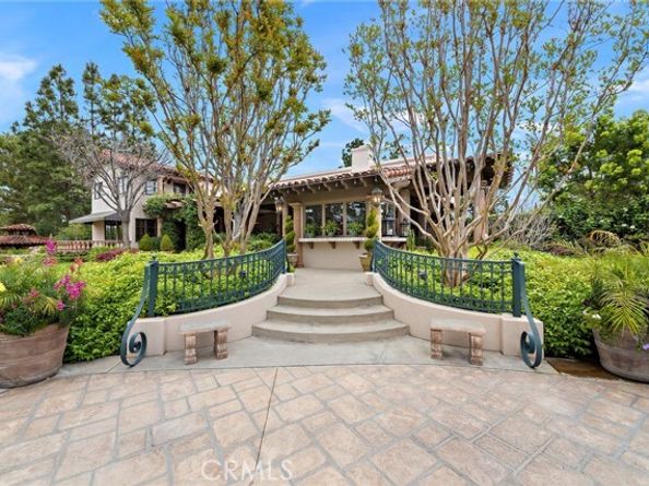 1875 La Cuesta, Tustin CA 92705