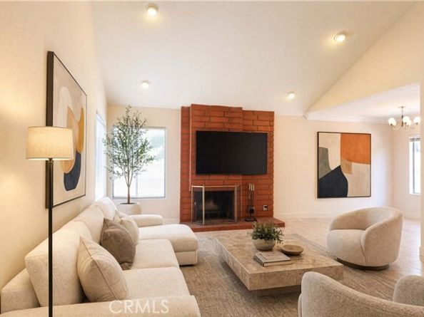 2533 S Townsend, Santa Ana CA 92704