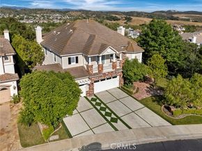 18 Bent Oak, Laguna Hills CA 92679