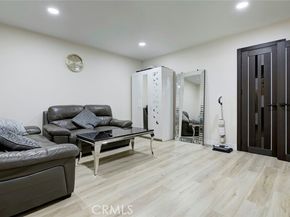 15556 Valerio, Van Nuys (los Angeles) CA 91406