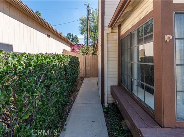 13982 Olive Grove, Sylmar (los Angeles) CA 91342