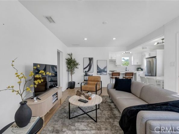 8127 Radford Avenue, North Hollywood (los Angeles) CA 91605