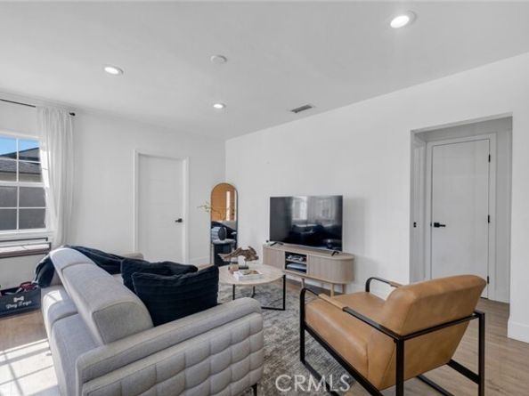 8127 Radford Avenue, North Hollywood (los Angeles) CA 91605