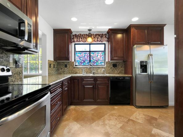 627 Alquire Pkwy, Hayward CA 94544