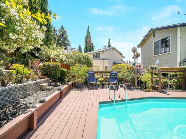 627 Alquire Pkwy, Hayward CA 94544