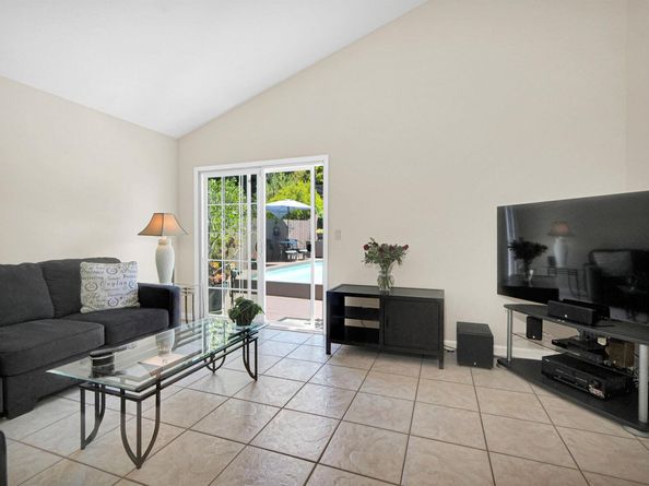 627 Alquire Pkwy, Hayward CA 94544