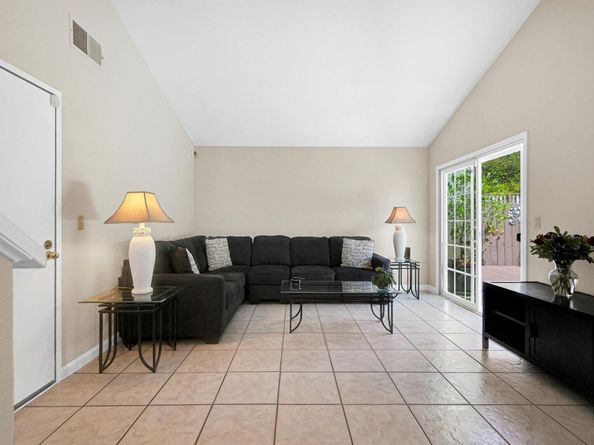627 Alquire Pkwy, Hayward CA 94544