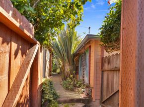 7415 Circle Hill Dr, Oakland CA 94605