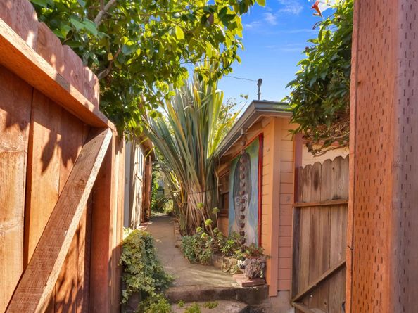 7415 Circle Hill Dr, Oakland CA 94605