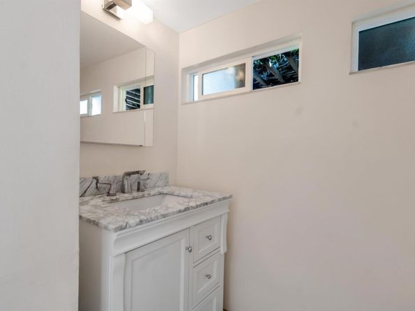 7415 Circle Hill Dr, Oakland CA 94605
