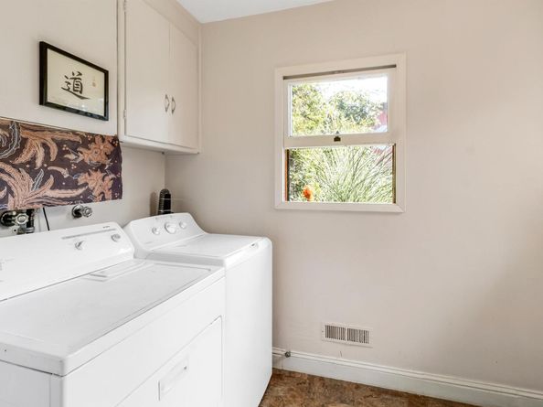 7415 Circle Hill Dr, Oakland CA 94605