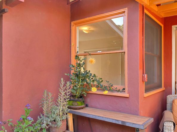 7415 Circle Hill Dr, Oakland CA 94605