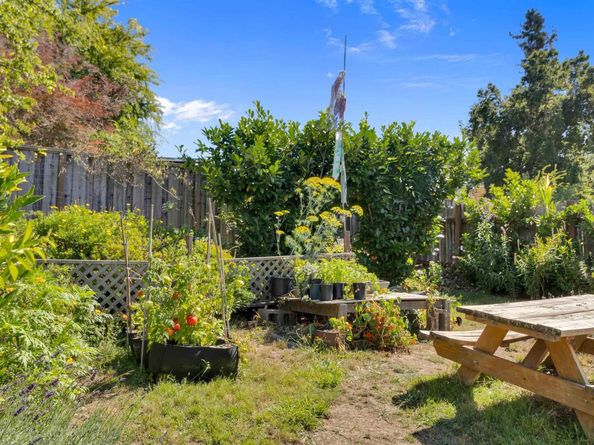 7415 Circle Hill Dr, Oakland CA 94605