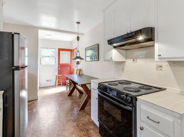 7415 Circle Hill Dr, Oakland CA 94605
