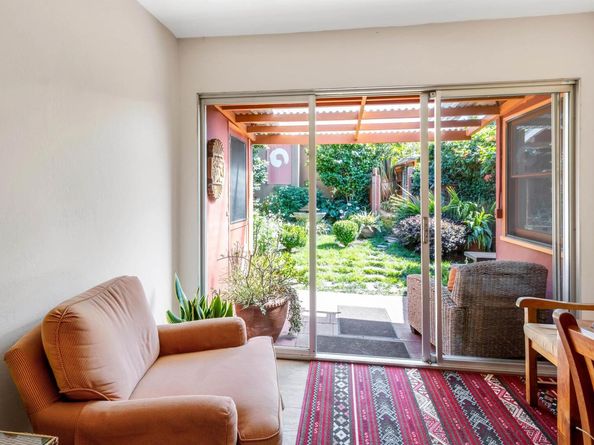 7415 Circle Hill Dr, Oakland CA 94605