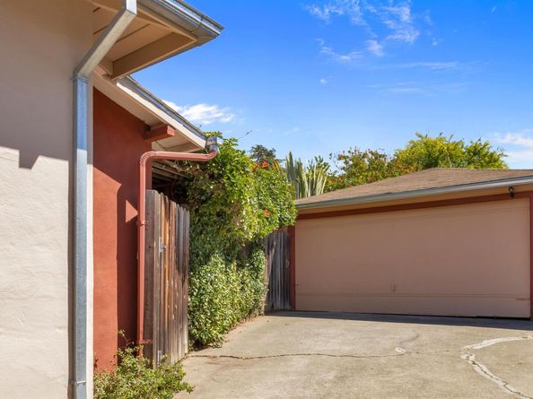 7415 Circle Hill Dr, Oakland CA 94605