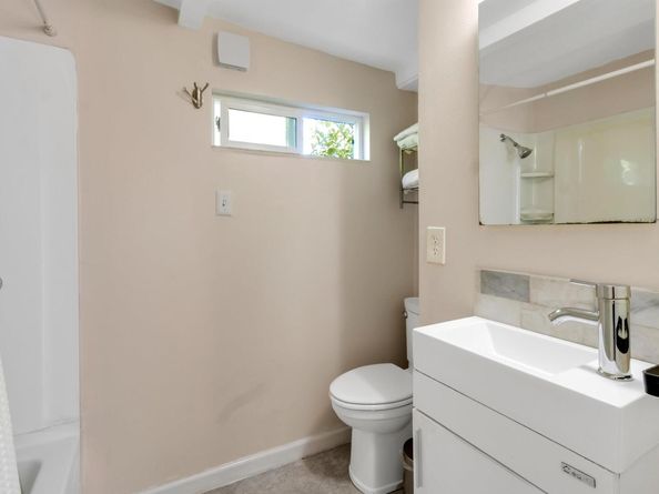 7415 Circle Hill Dr, Oakland CA 94605