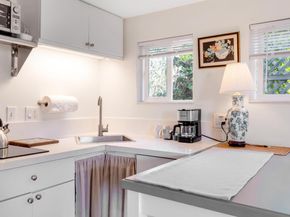 7415 Circle Hill Dr, Oakland CA 94605