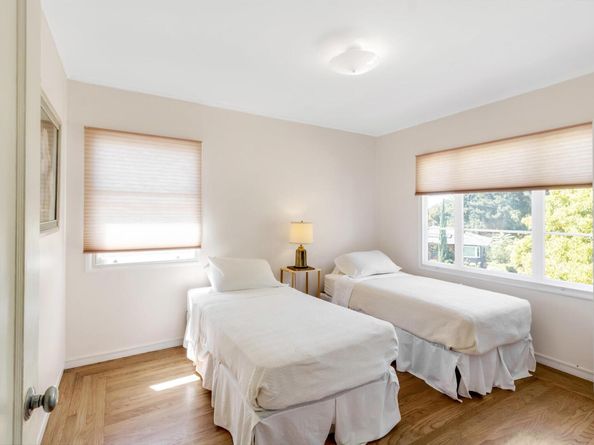 7415 Circle Hill Dr, Oakland CA 94605