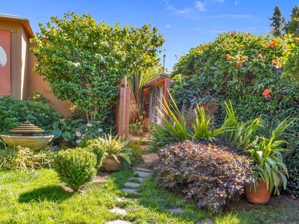 7415 Circle Hill Dr, Oakland CA 94605