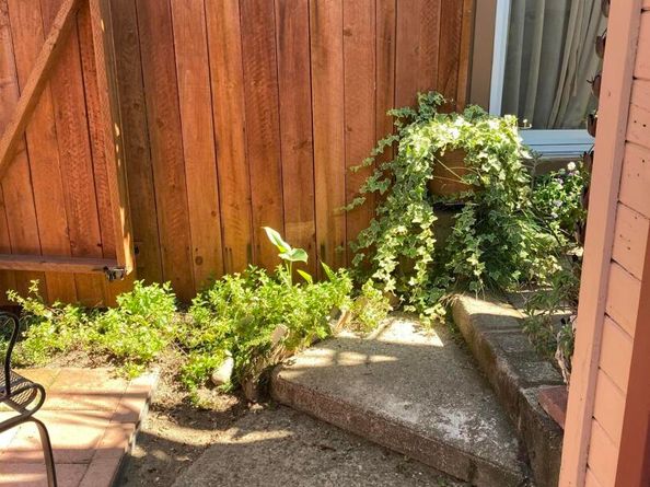 7415 Circle Hill Dr, Oakland CA 94605