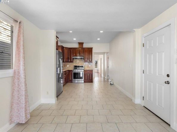 1539 International Blvd, Oakland CA 94606