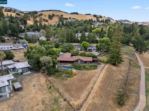 47 Bella Vista Ct, Diablo CA 94528