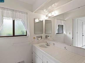 47 Bella Vista Ct, Diablo CA 94528