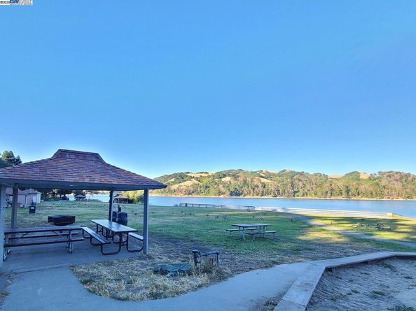 4520 Valley View Rd, Richmond CA 94803