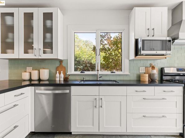 5671 Estates Dr, Oakland CA 94618