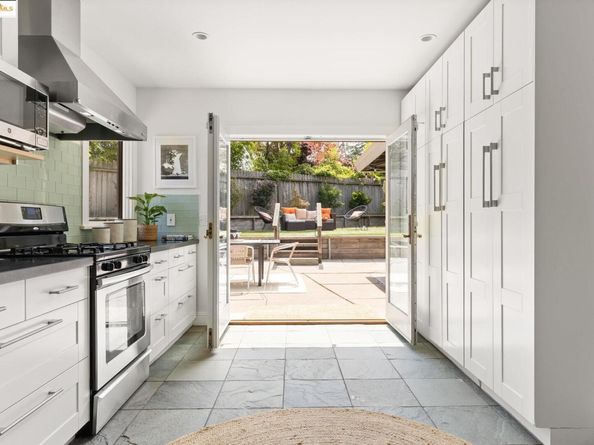 5671 Estates Dr, Oakland CA 94618
