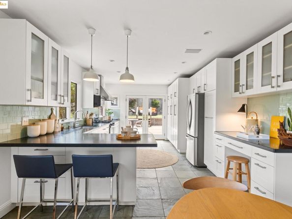 5671 Estates Dr, Oakland CA 94618