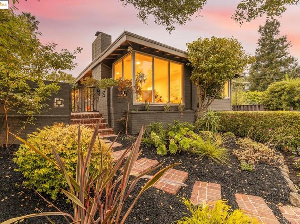 5671 Estates Dr, Oakland CA 94618