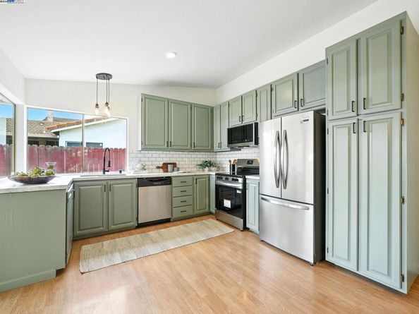 2510 Kirkwood Dr, Hayward CA 94545