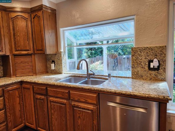 312 Wildcroft Dr, Martinez CA 94553