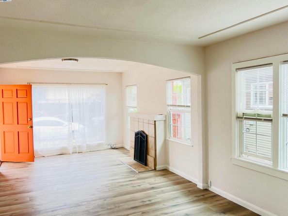 5525 Harvey Ave, Oakland CA 94621