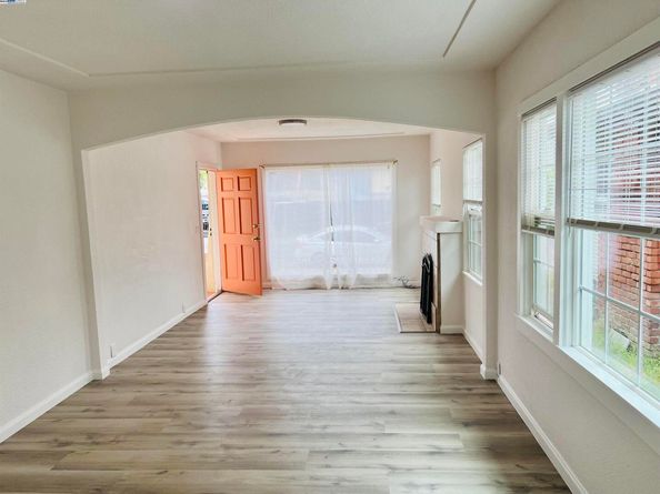 5525 Harvey Ave, Oakland CA 94621