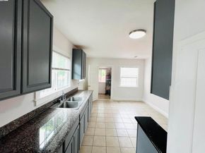 5525 Harvey Ave, Oakland CA 94621